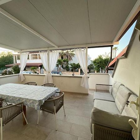 Villa Ticia A 100 Metri Dalla Spiaggia Con Parcheggio Privato Lido Marini Kültér fotó